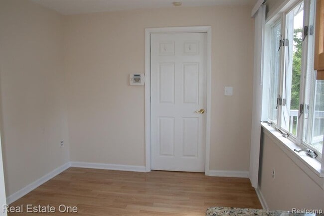 Building Photo - 3268 Troy Ave