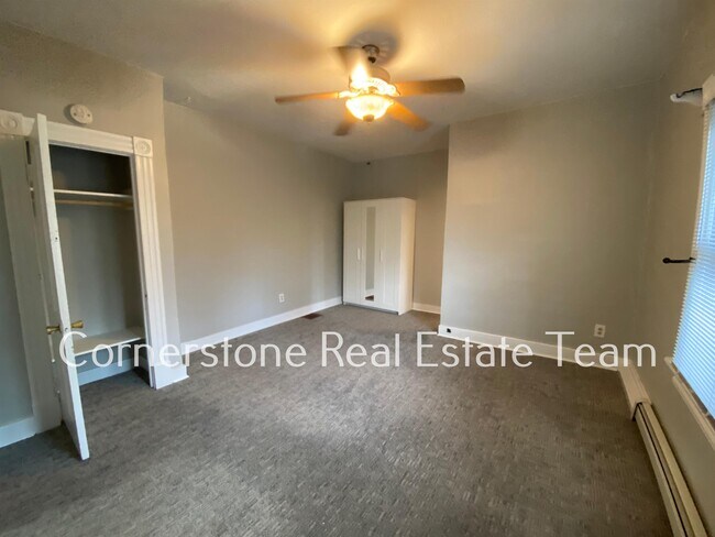 Building Photo - 2406 W Kiowa St