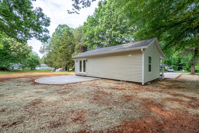 Building Photo - 185 Garden Ln