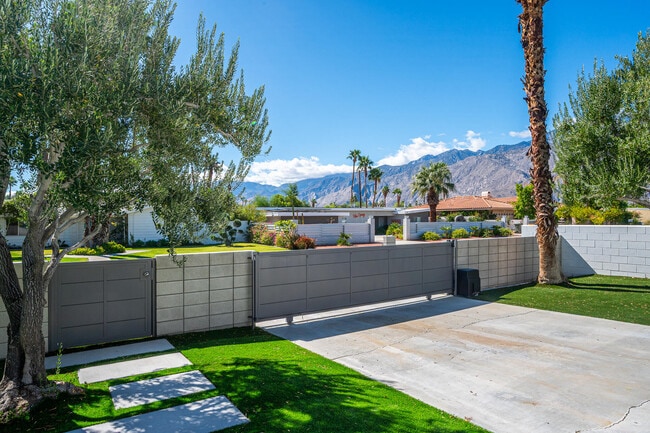 Building Photo - 2748 E Via Escuela