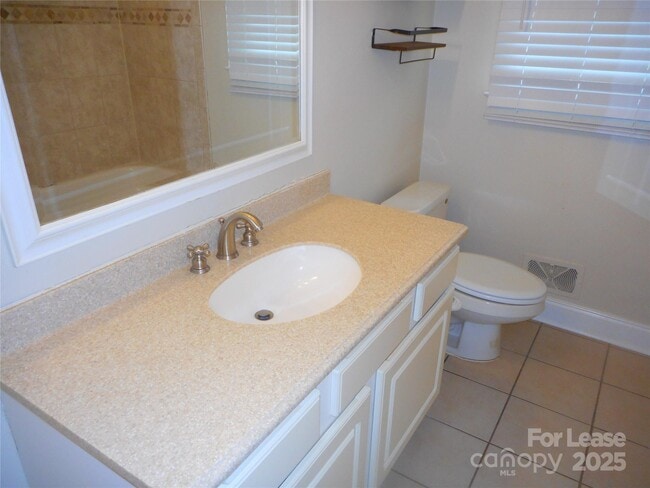 Building Photo - 8917 Nottoway Dr