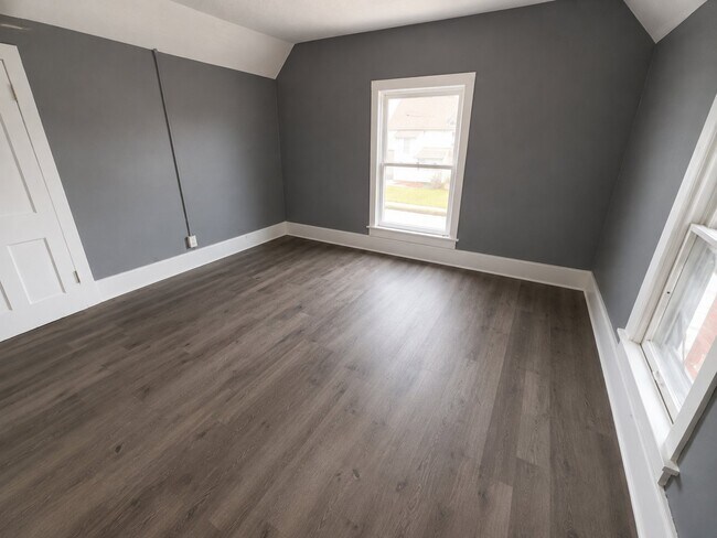 Building Photo - 1507 Stark Ave SW