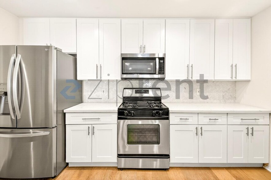 Building Photo - 13075 Pacific Promenade