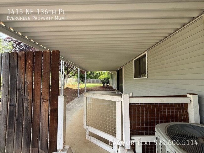 Building Photo - 1415 NE 136th Pl