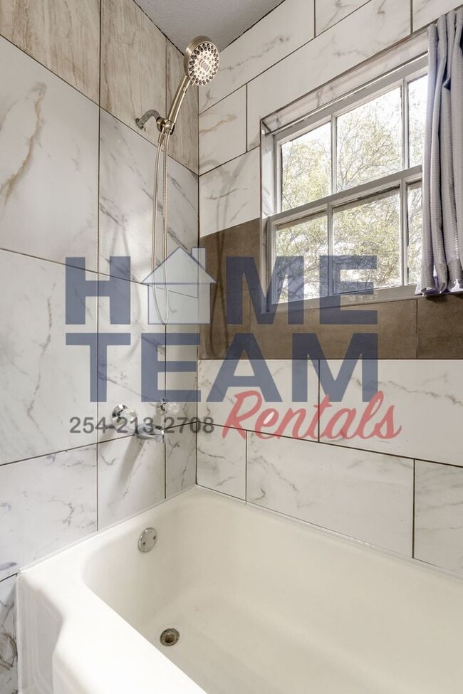 Building Photo - Half off first months rent!!!