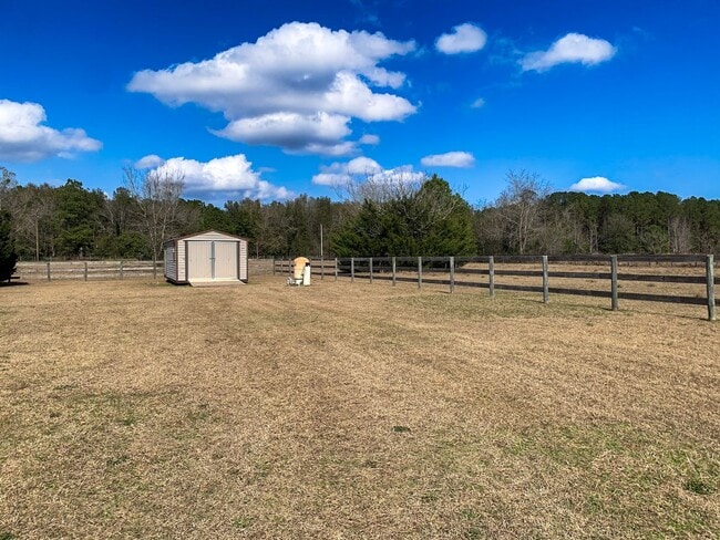 Building Photo - 4BR/3BA Horse/Pet Friendly Home on 5 Acres!