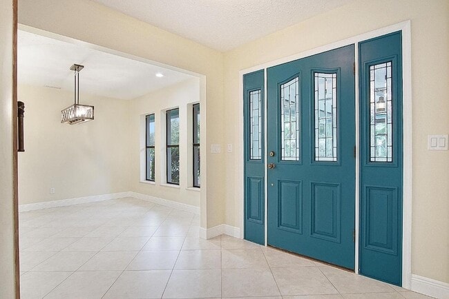 Building Photo - 1232 SW Knollwood Dr