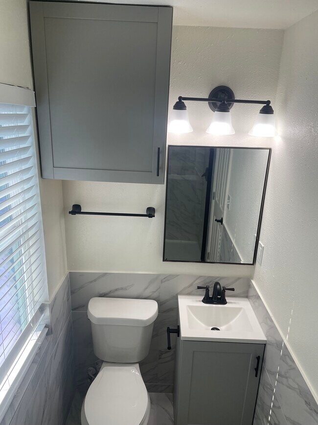 Building Photo - 6705 Covington Dr