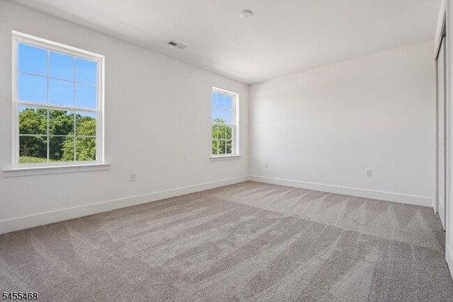 Building Photo - 52 Eastwood Ter