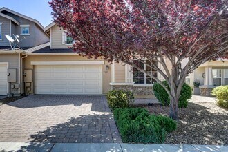 Building Photo - Beautiful 2 bed + den, 2 bath townhome in ...