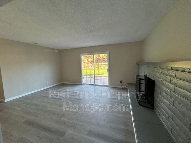 Building Photo - 315 Donner Rd