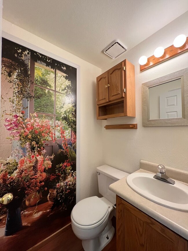 Building Photo - 620-622 Scenic Dr
