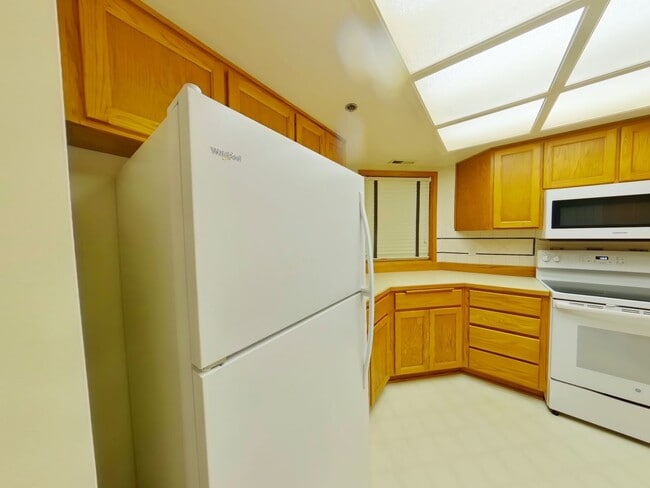 Building Photo - 2 Bedroom Condo In Fantastic Location!