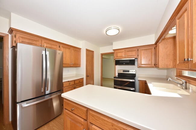 Building Photo - 8601 N Manor Ln