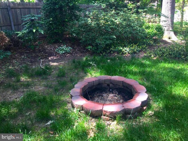 Building Photo - 1114 Ellingwood Dr