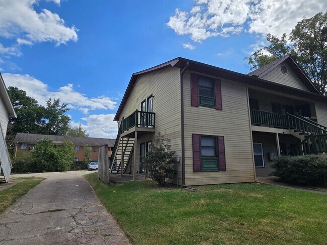 Building Photo - 6207 Friar Tuck Dr NW