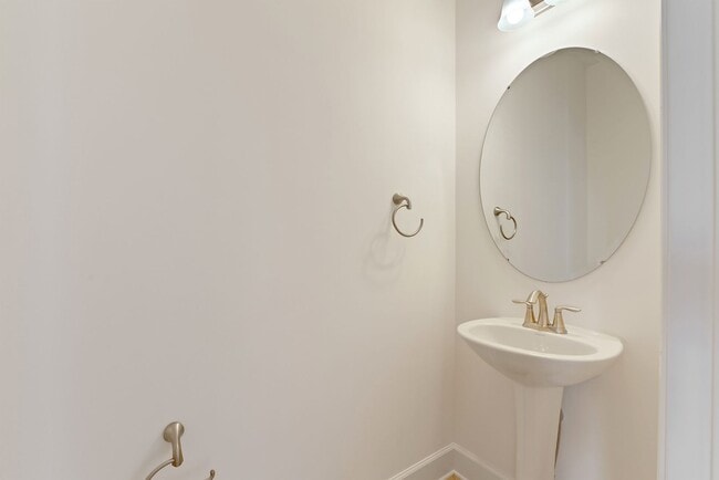 Building Photo - Luxury Hanover Townhome!