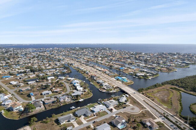 Building Photo - 121 Carlisle Ave NW