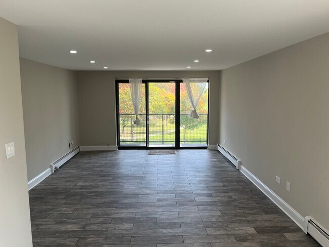 Building Photo - 3940 N Narragansett Ave