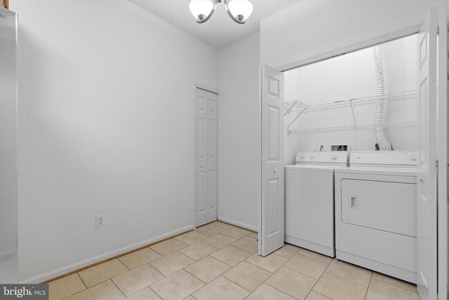 Building Photo - 1640 Fallowfield Ct