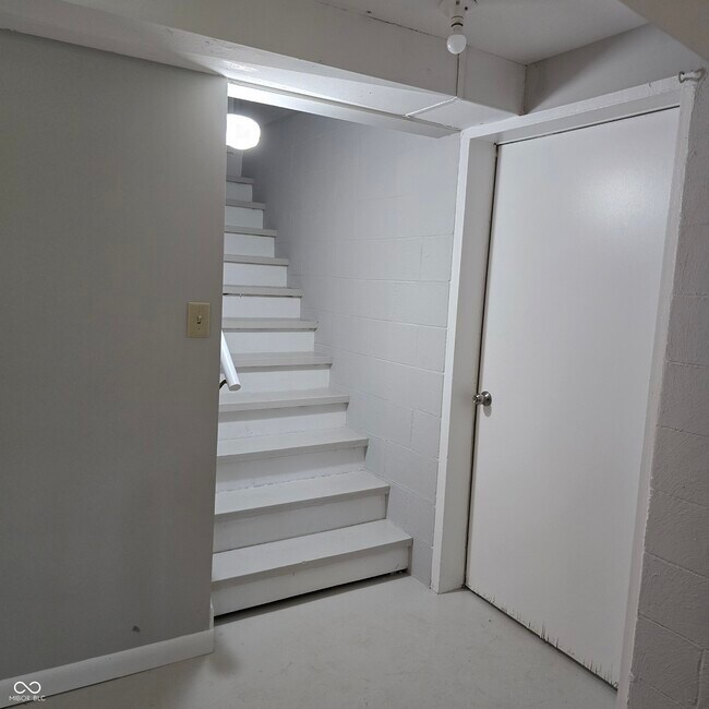 Building Photo - 10016 E Troy Ave