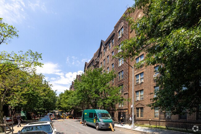 Building Photo - 921 Montgomery St