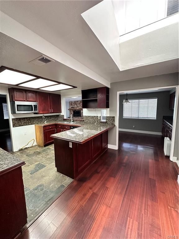 Building Photo - 2415 Mercedes