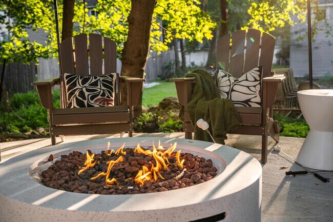 Building Photo - 52 Church St