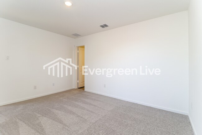 Building Photo - 216 Sycamore Pl