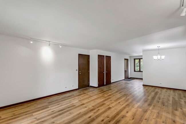 Building Photo - 31 Green Oaks Dr