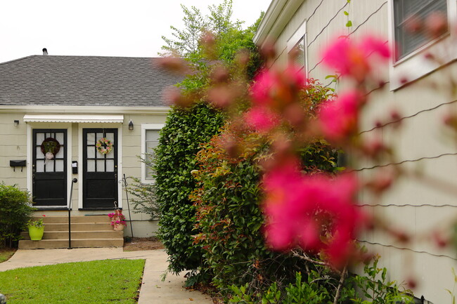 Exterior - 912 Oxmoor Rd