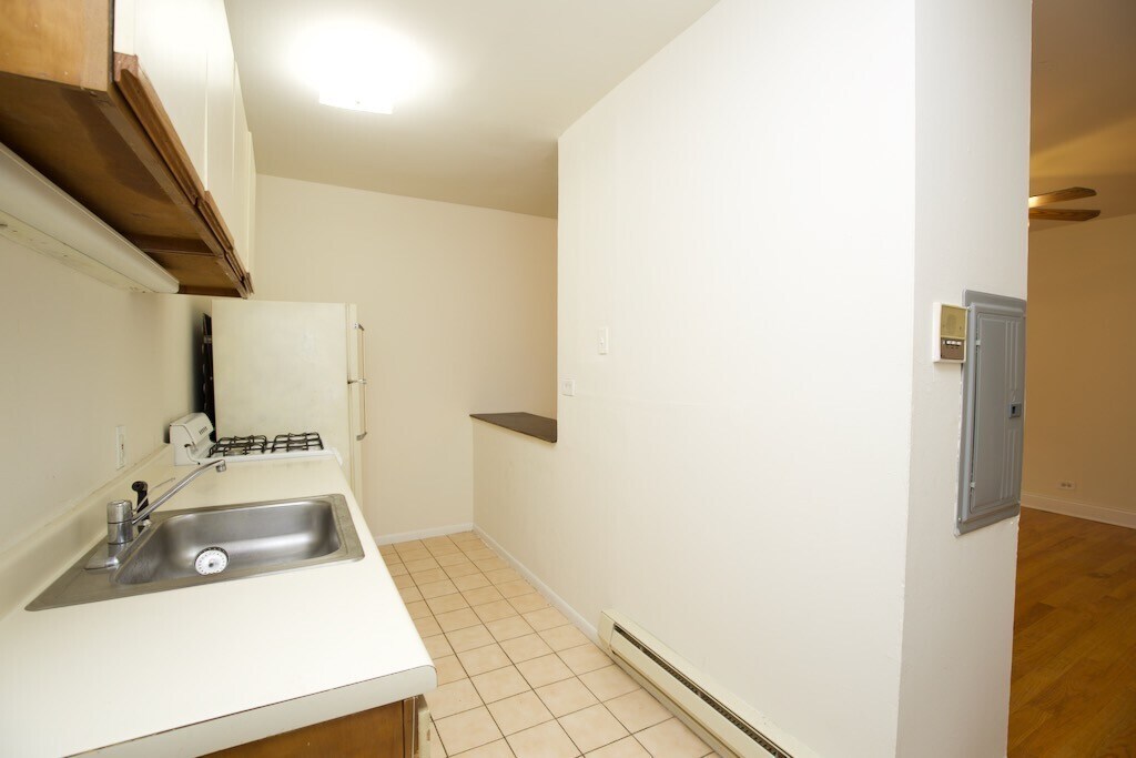 Building Photo - 820 W Cornelia
