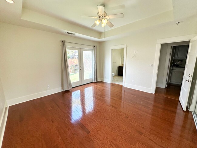 Building Photo - 3 Bdrm/1.5 Bath Craftsman Home in Downtown...