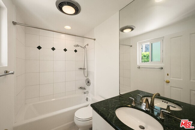 Building Photo - 129 Alta Ave