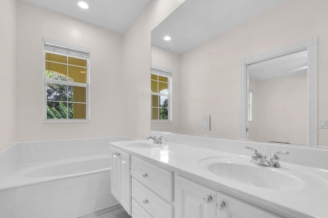 Building Photo - 3183 E Community Dr