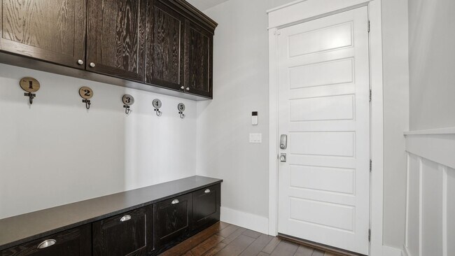 Building Photo - Luxurious Herriman 6 Bed with Indoor Court, Theater & Stunning Views!!!