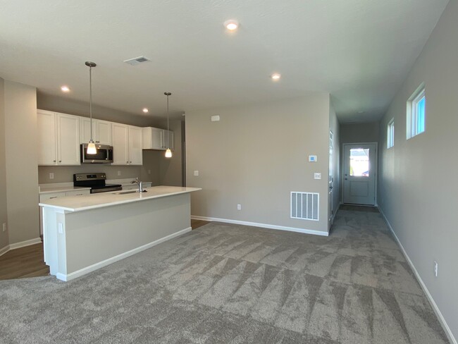Building Photo - 1511 Summerview Ln