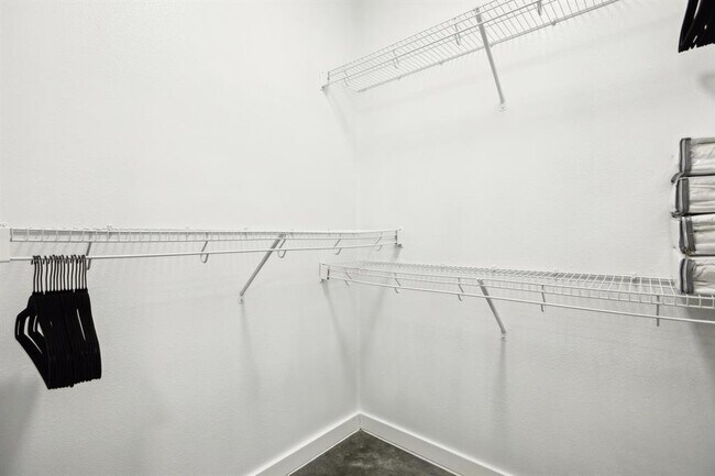 Building Photo - 2505 Thornton Rd