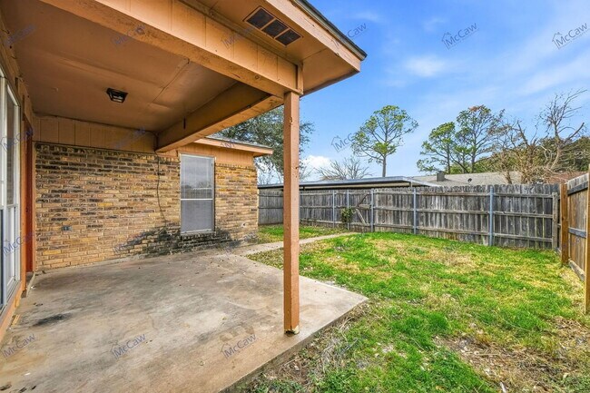 Building Photo - 2728 Westchester Dr