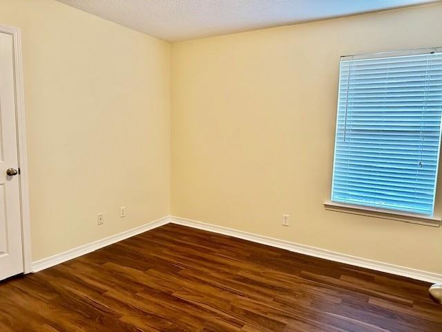 Building Photo - 3040 Plantation Dr W
