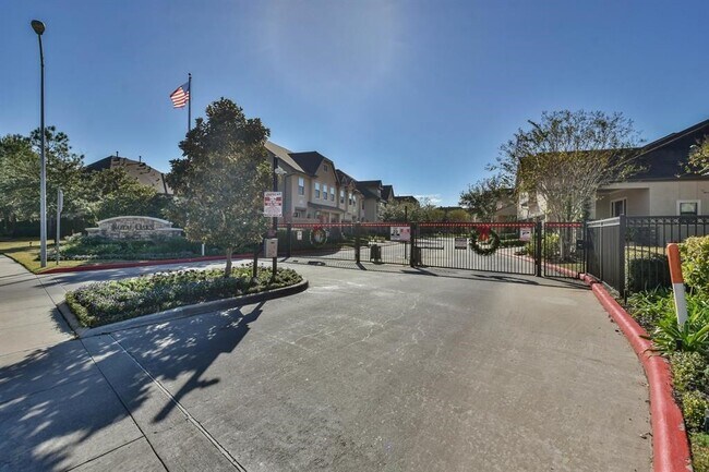 Building Photo - 11603 Royal Oaks Trce