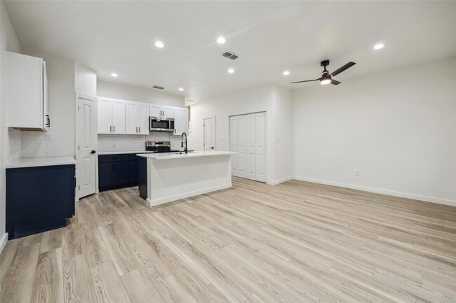 Building Photo - WOW! Modern & Brand-New Home in Samson Park!