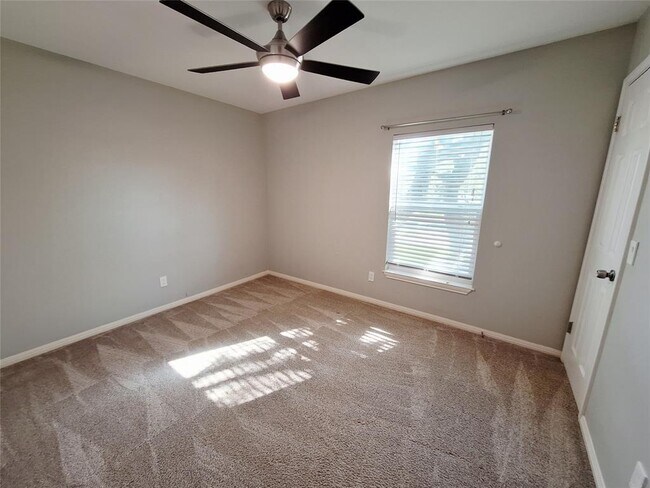 Building Photo - 8513 Portage Cove