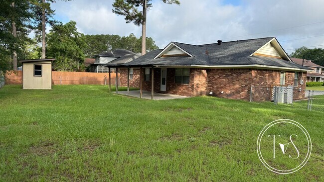 Building Photo - RATE DROP ALERT! (was $1800/month)