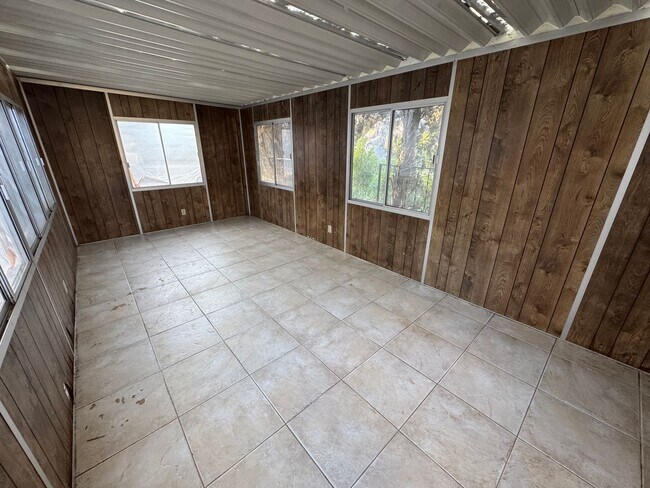 Building Photo - 4 Bedroom Home