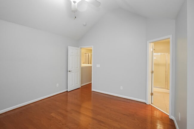 Building Photo - 4004 Houldsworth Dr