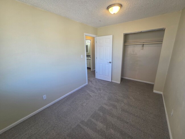 Building Photo - Wolff St - GN