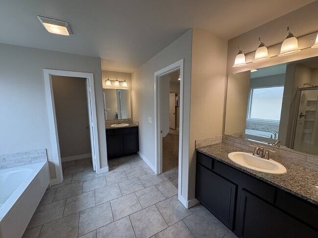 Building Photo - Stunning Three Bedroom In Bell Farms!