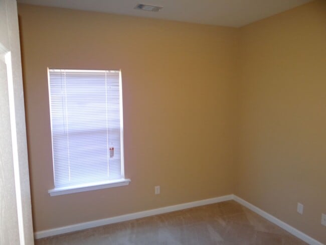 Building Photo - 257 Oxmoor Pl