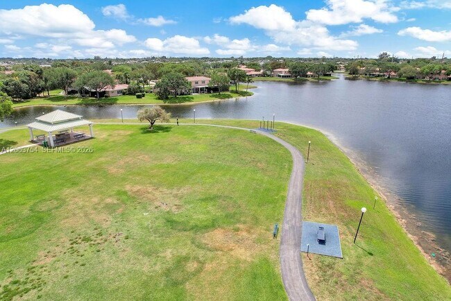 Building Photo - 1623 E Harmony Lake Cir